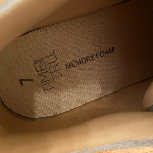 Time & Tru memory foam sneakers nice like nee sz 7 - Picture 12 of 12